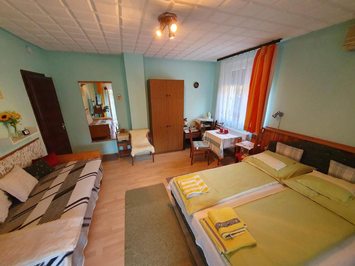 Pereszlenyi Vendeghaz Hotel Visegrad Exterior photo