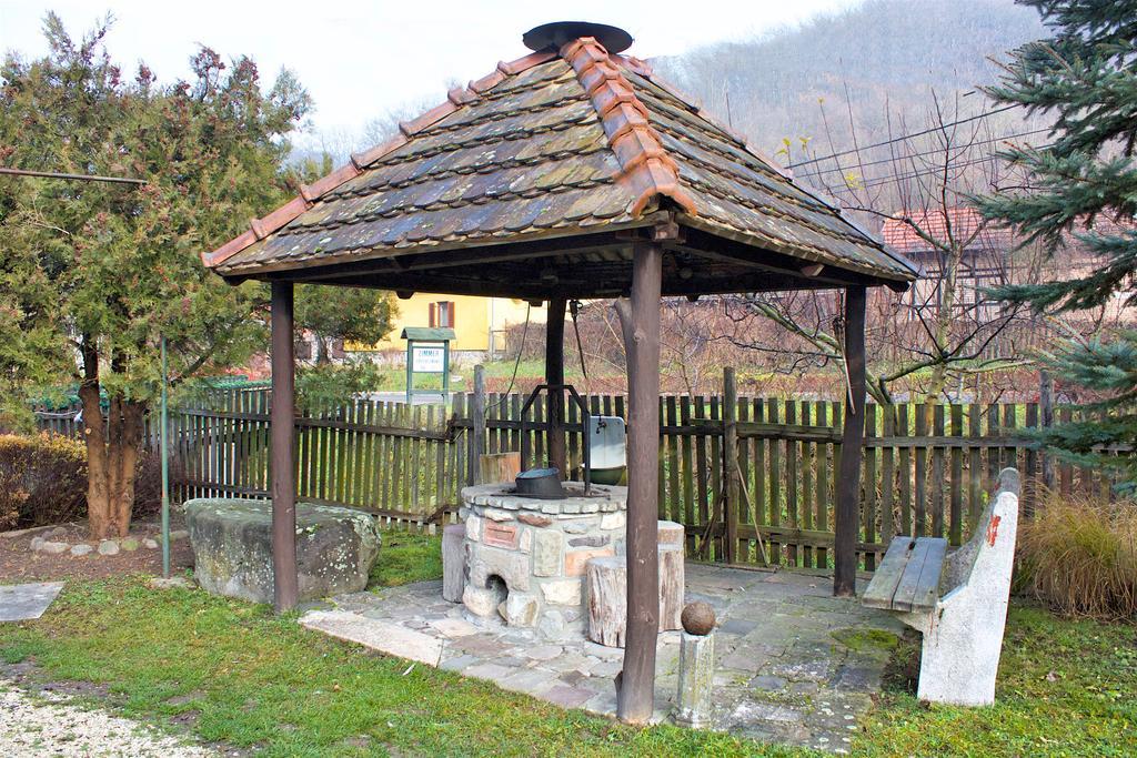 Pereszlenyi Vendeghaz Hotel Visegrad Exterior photo